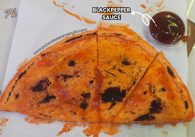 Kruncheese Pizza Mentai dengan blackpepper sauc