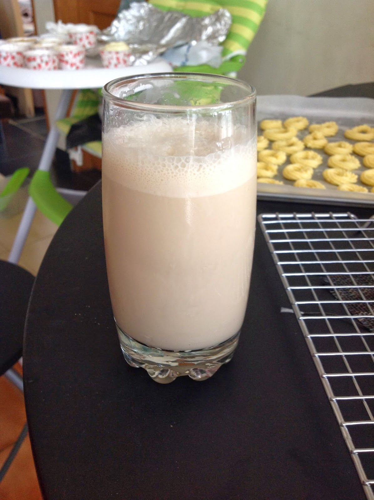 Cara membuat Layered Latte Panas Dingin Dengan Alat 