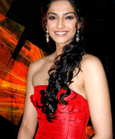 Sonam Kapoor  Ten Different Looks, Sonam Kapoor ten different  dresses,mesothelioma,mesothelioma patient,drug reahb, student loan, student loan consolidation, insurence,health insurance,car insurance,beauty schools,lawyers,Beauty Tips, Healt Tips, Tutorial,Car,Computer Tips, Software,car accident lawyer