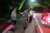 Pastikan Arus Balik Mudik Lancar, Polisi Bersama TNI Siaga Jalur Pantura Hutan Baluran Situbondo