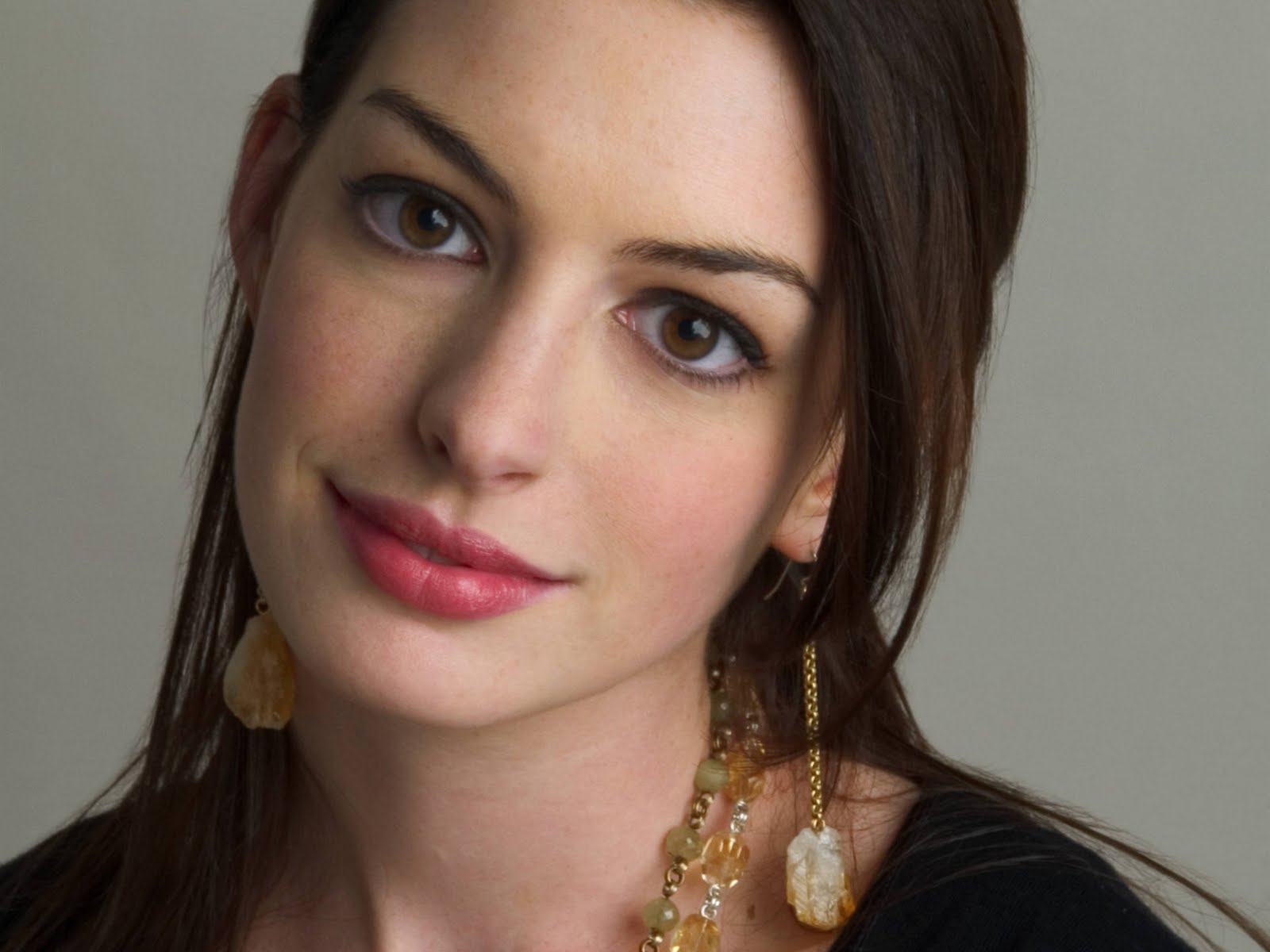 Anne Hathaway's Hot Pictures