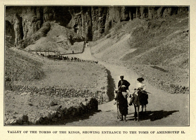 مقابر وادي الملوك، ويظهر هنا مدخل مقبرة أمنحوتب الثاني