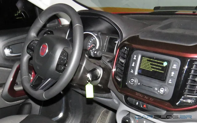 Fiat Toro Opening Edition 1.8 Flex Automática - interior