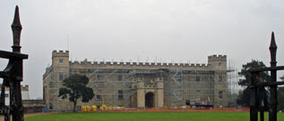 the gates close on Syon House