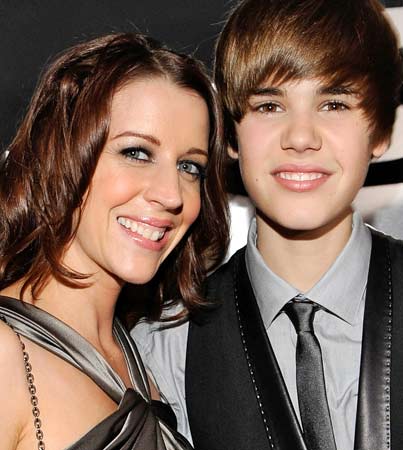 Justin Bieber Mother on How Old Is Justin Bieber Mom And Pictures 3