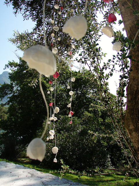 Ghirlande per matrimoni eco-friendly. Green wedding paper flowers garlands