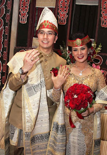 Baju Pengantin Batak