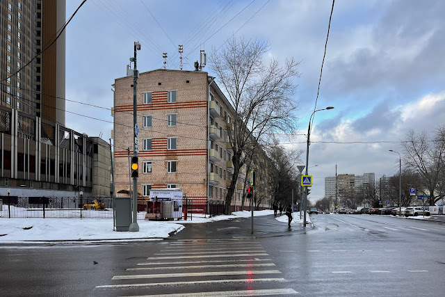 улица Космонавтов, Ярославская улица, бывшая гостиница «Глобус»