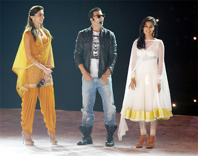 Akshay Kumar,Deepika Padukone,Chitrangada Singh At Ludhiana