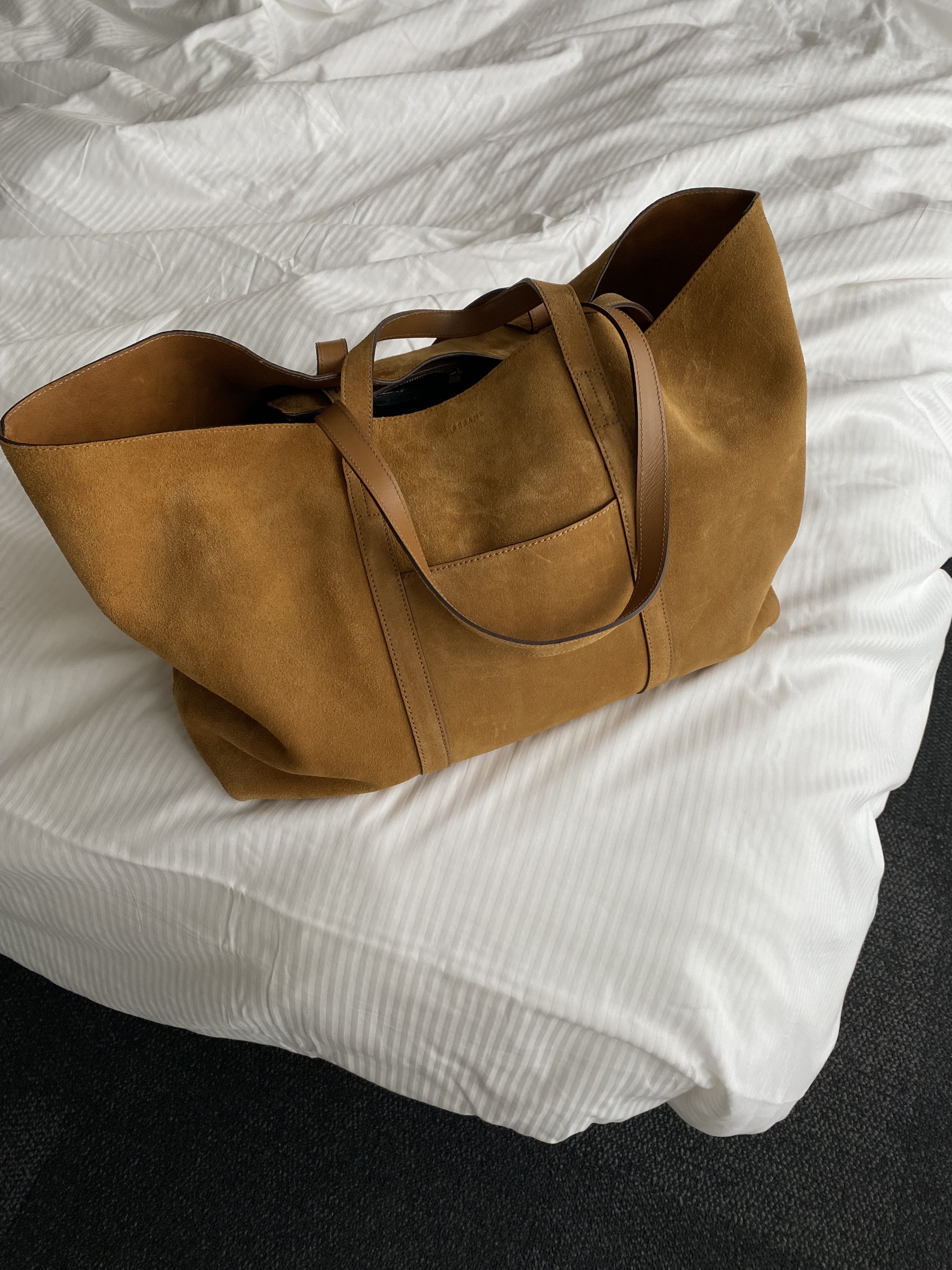 A quick review of the Sézane Gabin Bag.