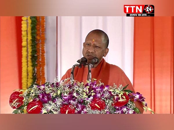 गोरखपुर: जनप्रतिनिधियों के साथ बैठक कर मुख्यमंत्री ने ली गोरखपुर-बस्ती मंडल में आगामी सड़क प्रस्तावों की जानकारी
