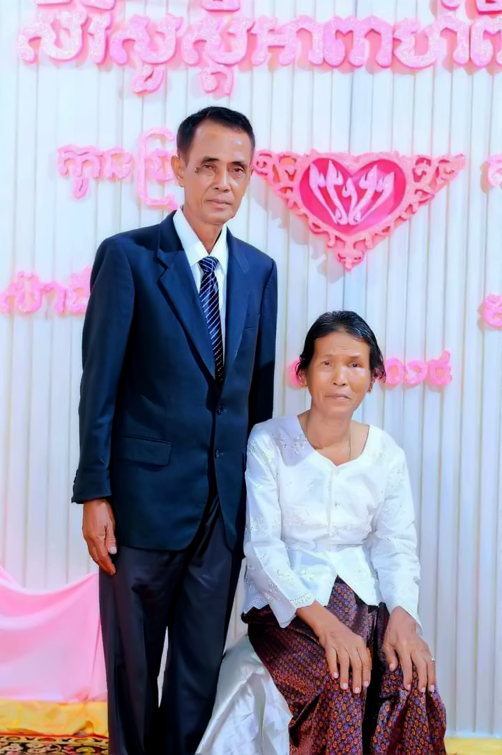 ឧបាសក សេក អ៊ឹម នឹងឧបាសិកា-ភូមិត្រើយឃ្លោក-ខេត្តតាកែវ