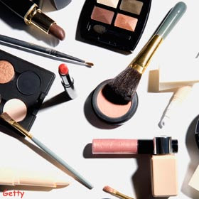 How to Keep Your Cosmetics Safely