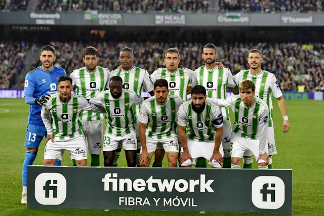 📸REAL BETIS BALOMPIÉ 📆10 marzo 2024 ⬆️Rui Silva, Chadi Riad, William Carvalho, Sokratis, Willian José, Guido Rodríguez. ⬇️Chimy Ávila, Sabaly, Pablo Fornals, Fekir y Juan Miranda. REAL BETIS BALOMPIÉ 2 🆚 VILLARREAL C. F. 3 Domingo 10/03/2024, 21:00 horas. Campeonato de Liga de 1ª División, jornada 28. Sevilla, estadio Benito Villamarín: 47.711 espectadores. GOLES: ⚽1-0: 30’, Guido Rodríguez. ⚽1-1: 40’, Álex Baena. ⚽2-1: 45+2’, Willian José. ⚽2-2: 48’, Sokratis, en propia puerta. ⚽2-3: 67’, Alexander Sørloth.