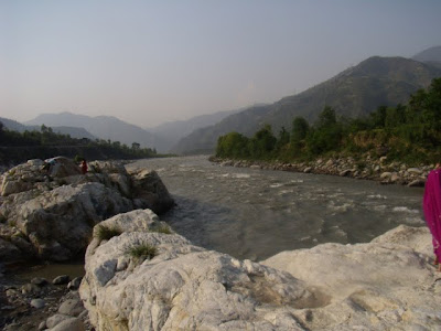 Posted by Ripple (VJ) : Chamba is between north-west by J&Kashmir, on the north-east and east by Ladakh area of Jammu and Kashmir state and Lahaul and Bara-Bangal area of Himachal Pradesh, on the south-east and south by the District Kangra of Himachal Pradesh and Gurdaspur District of the Punjab. :Few More Photographs of Chamba trip in April,2007: ripple, Vijay Kumar Sharma, ripple4photography, Frozen Moments, photographs, Photography, ripple (VJ), VJ, Ripple (VJ) Photography, Capture Present for Future, Freeze Present for Future, ripple (VJ) Photographs , VJ Photographs, Ripple (VJ) Photography : Couple point near Ravi River where people stop their cabs to have couple shots :) You can see a pink suit lady in left side of this photograph..