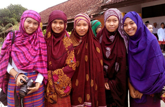  Rimpu  Pakaian  Tradisional Muslimah di Bima Nusa Tenggara 