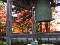 南無釈迦無尼仏とかかれた鐘楼