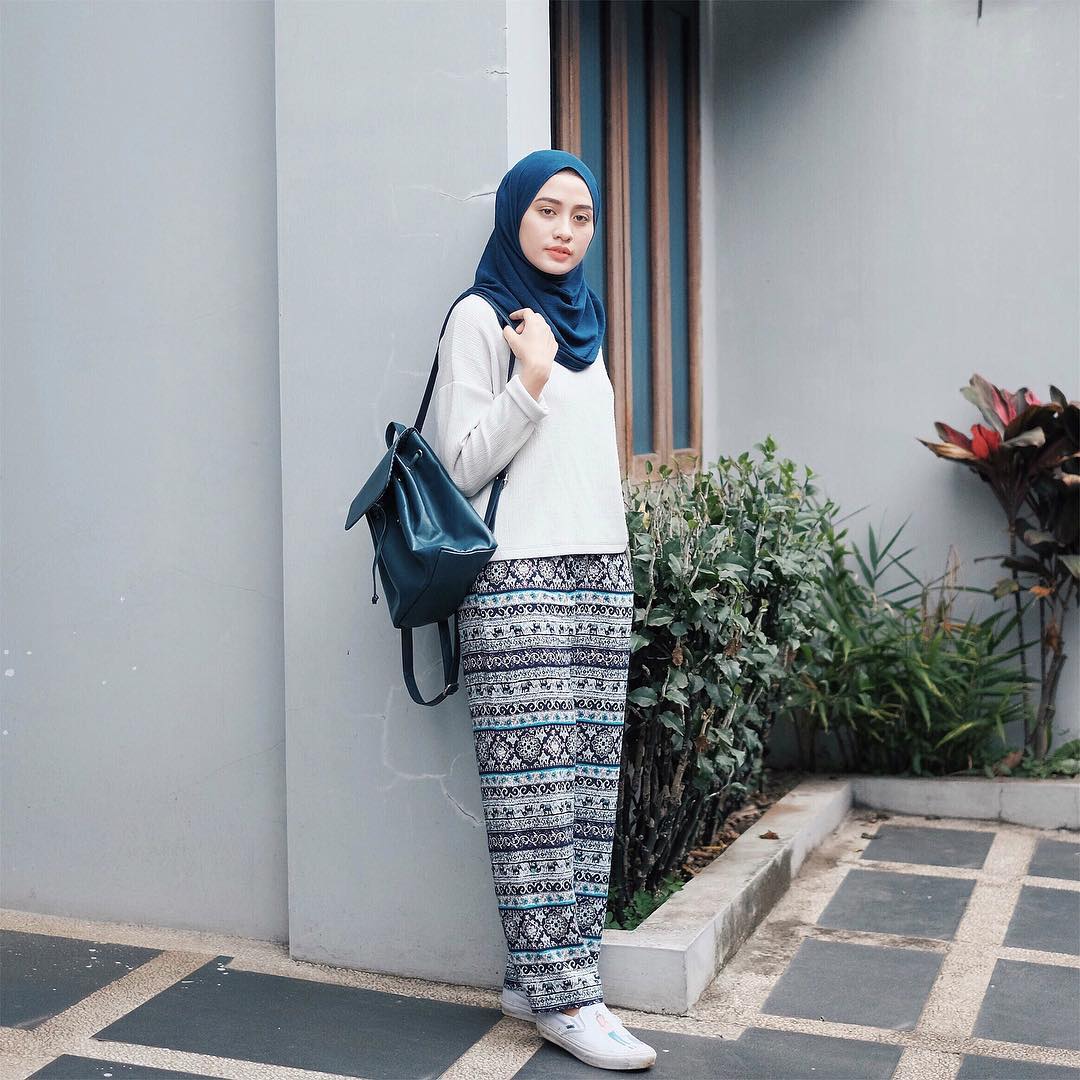 25 Inspirasi OOTD Hijab ala Selebgram Terbaru