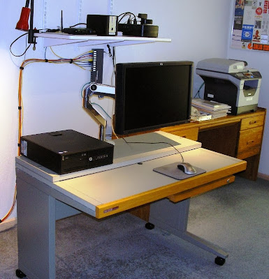 HP computer workstation with M8 monitor arm