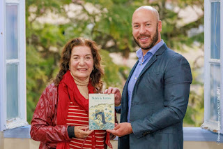 Vinicius Claussen recebe escritora e é presenteado com o livro ‘Nayá e Tayãn’