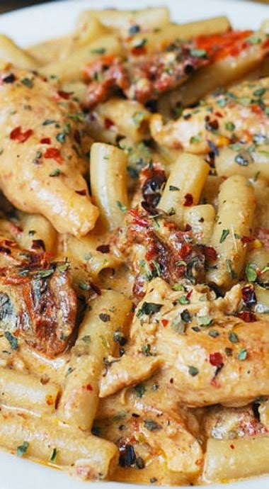 Chicken Mozzarella Pasta with Sun-Dried Tomatoes 