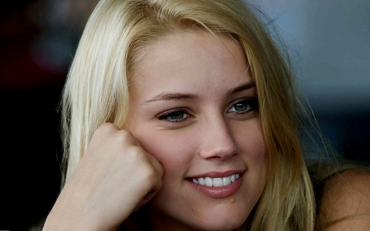   Hot Picture  Amber Heard 
