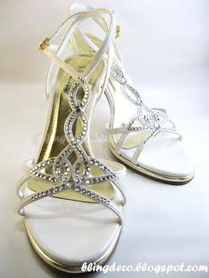 I always hear friends complains that they can't find the perfect bridal shoe