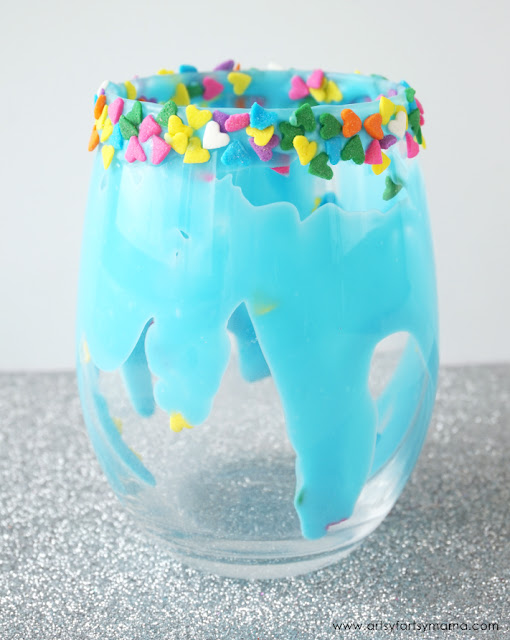 Make your own unicorn drinks at home like this Cute Sparkle Unicorn Milkshake recipe