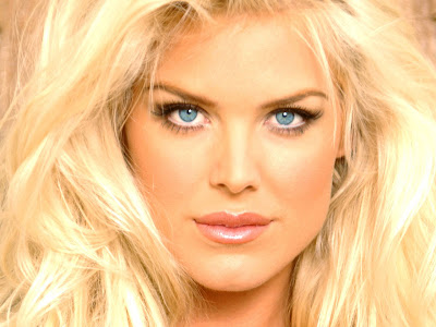 Victoria Silvstedt's Hot WallPapers