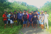Rawan Kecelakaan, Puluhan Pemuda Bersihkan Ruas Jalan Masuk Menuju Desa Karay