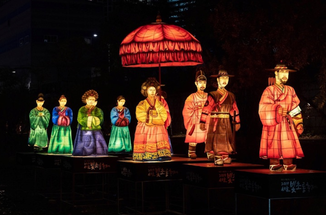 Natale a Seoul: Festival delle Lanterne e mercatini di Natale a Gwanghwamun Square
