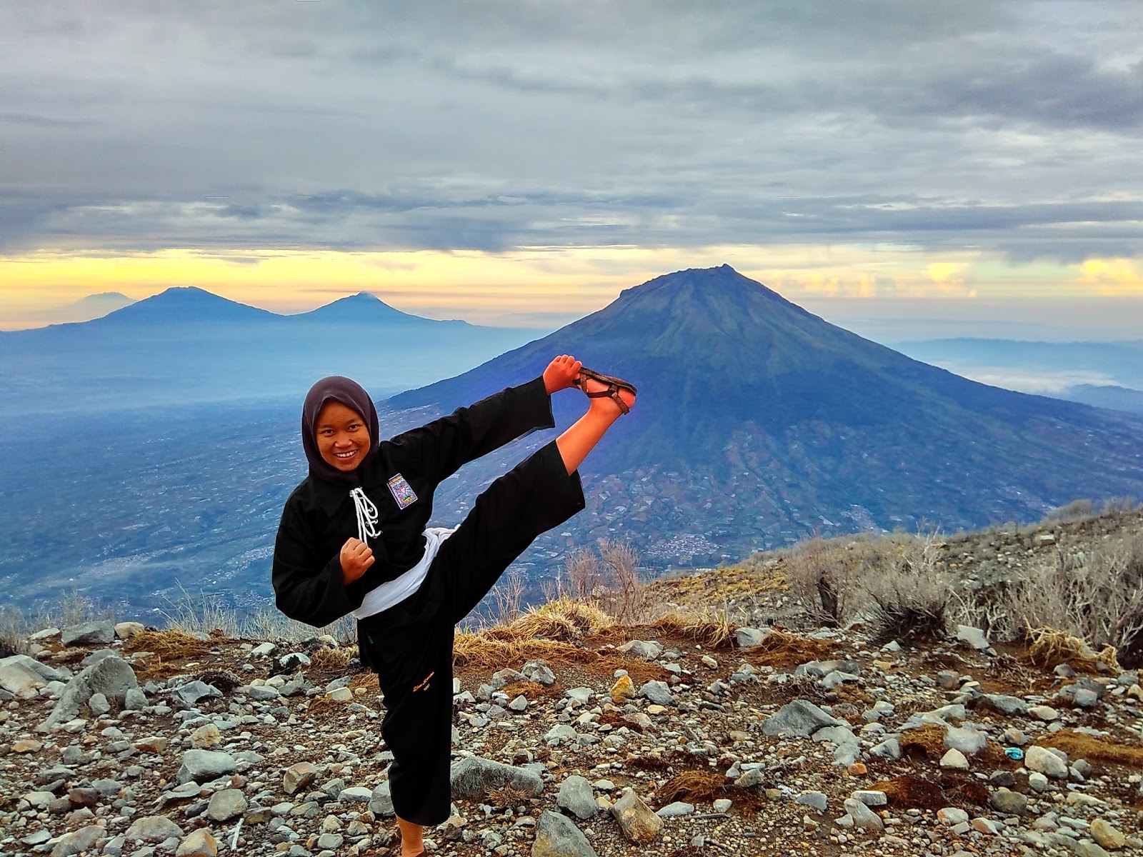 Pendaki Psht Ke Puncak Gunung Sindoro  3153 Mdpl 