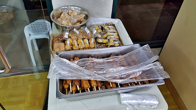 bananacue and other local snacks at Waterfront Mactan