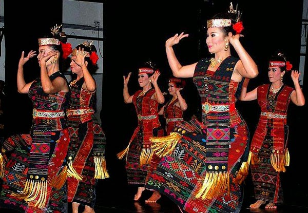 Aneka Tari di Indonesia : TARI TRADISIONAL SUMATERA UTARA