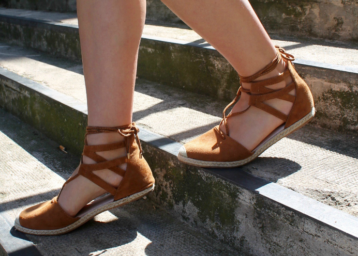 Linen shorts and lace up suede espadrilles #Paris #ootd