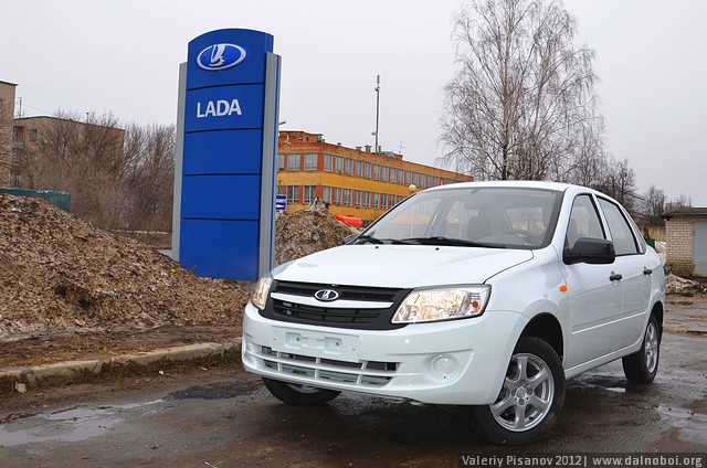 1. Начнём наш легковой ОБОЗ, с новинки отечественного рынка Lada Granta. Для такой цены сойдет.