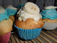 http://cecilecupcakecafe.blogspot.de/2013/07/bananen-kokos-cupcakes.html