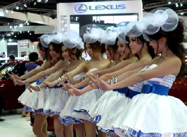 photoes and pictures of pretty girls in 2011 Bangkok Motor Show