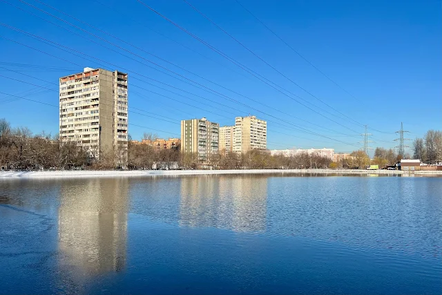 улица Сталеваров, МКАД, 3-й километр, Новогиреевский пруд