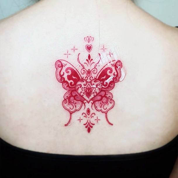 Tattoos ornamentais - 30 modelos para mulheres
