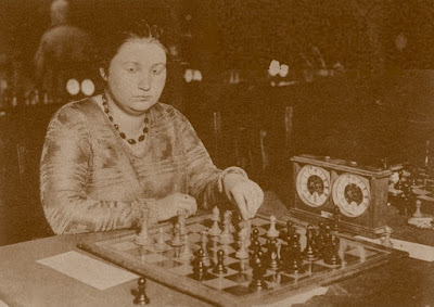 La campeona mundial de ajedrez Vera Menchik