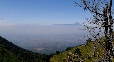 puncak gunung semeru dari gunung butak