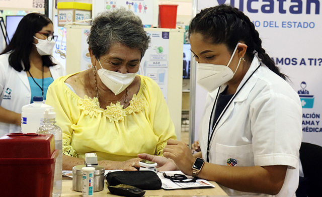 Con danzón, DIF Yucatán celebró a las personas adultas mayores