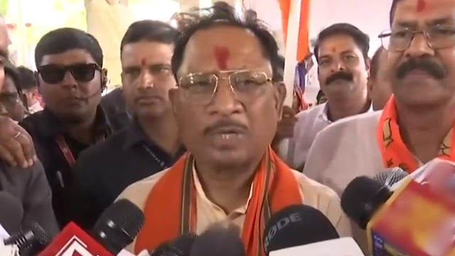  BJP का बूथ विजय अभियान: CM साय ने घर-घर लगाया भाजपा का झंडा, कांग्रेस की नारी न्‍याय गारंटी पर कसा तंज