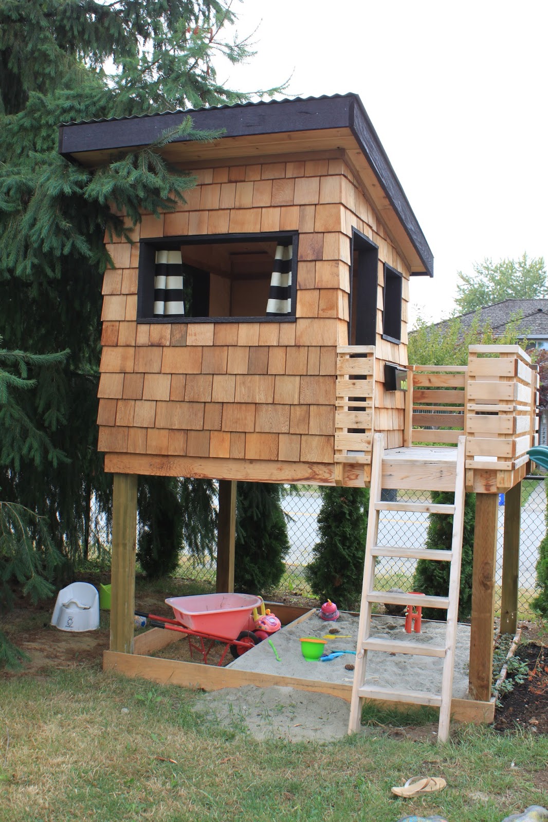 dirt digging sisters: diy modern playhouse