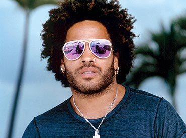 Lenny Kravitz with his curly hairstyle.