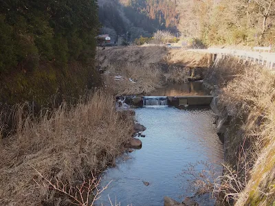 山上村農協小水力発電所の取水堰