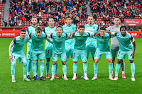 S. D. HUESCA. Temporada 2021-22. Jorge Pulido, Marc Mateu, Pedro Mosquera, Ignasi Miquel, Andrés Fernández. Joaquín Muñoz, Andrei Ratiu, Jaime Seoane, Florian Miguel, Cristian Salvador, Kelechi Nwakali. REAL SPORTING DE GIJÓN 1 S. D. HUESCA 1 Viernes 10/12/2021, 21:00 horas. Campeonato de Liga de 2ª División, jornada 20. Gijón, Asturias, estadio El Molinón-Enrique Castro “Quini”: 9.680 espectadores. GOLES: 1-0: 52’, Pedro Díaz. 1-1: 81’, Jaime Seoane.