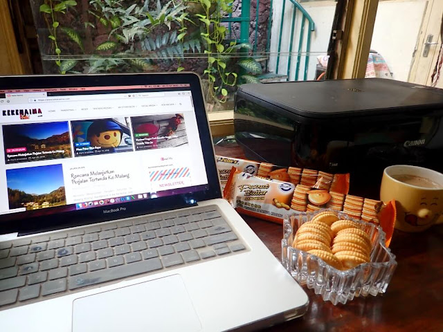 Menjadi Blogger Produktif, Me Time, dan BuahTangan Penuh Cinta Dari Julie's Peanut Butter Sandwich