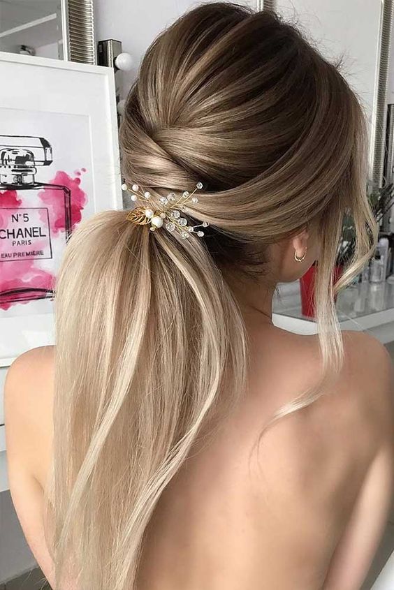 SUPER CUTE CHRISTMAS HAIRSTYLES FOR LONG HAIR